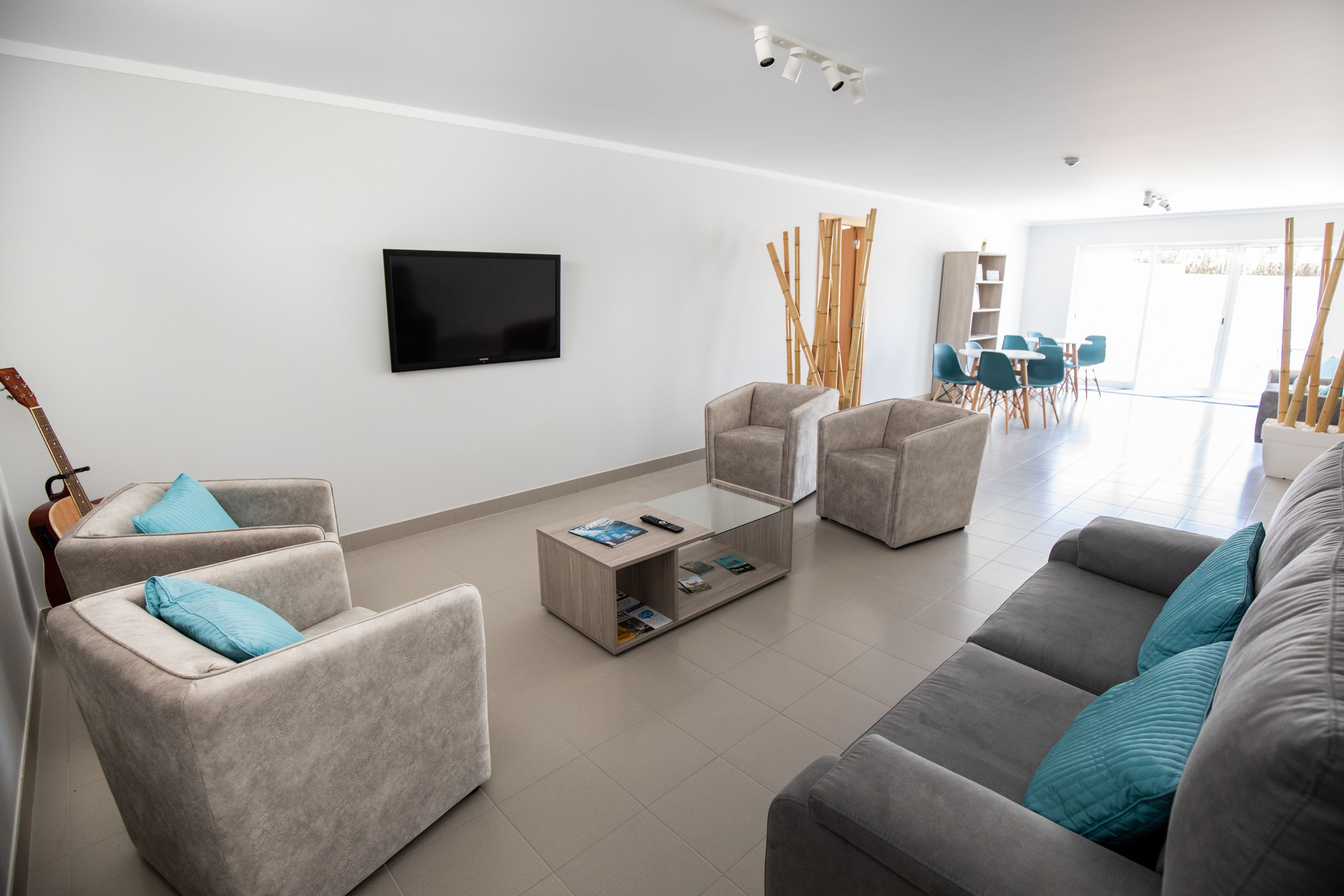 Televisión de pantalla plana de 14 pulgadas con canales por cable 