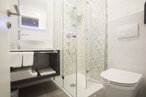 Superior-Doppel- oder -Zweibettzimmer, Terrasse | Badezimmer