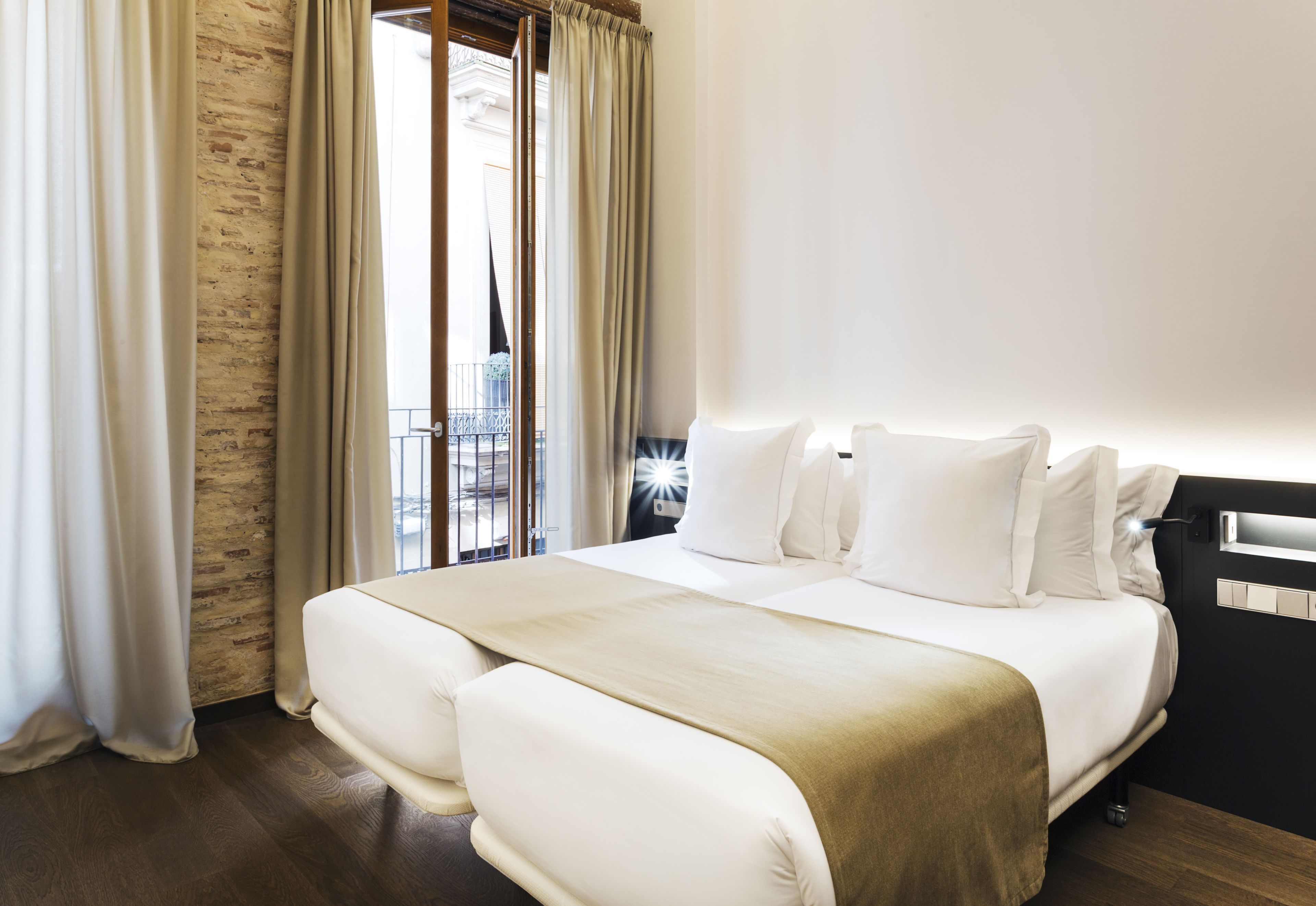 executive double or twin room | minibar, in-room safe, desk, blackout curtains