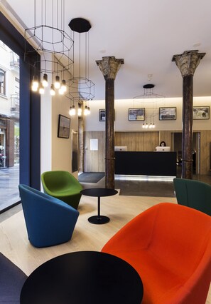 Coin salon dans le hall