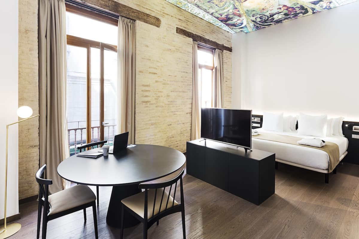 junior suite | minibar, in-room safe, desk, blackout curtains