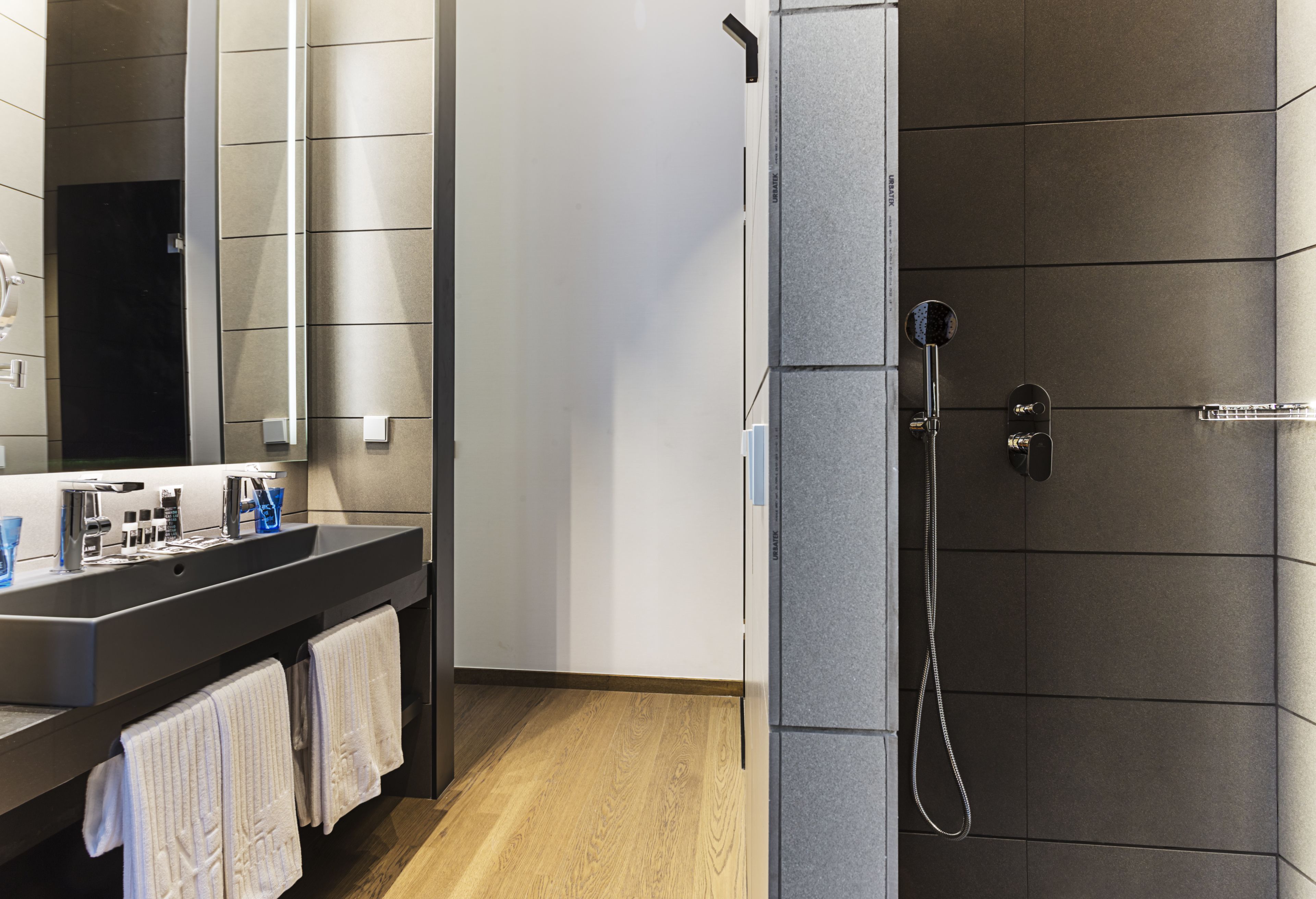 Photo - One Shot Mercat