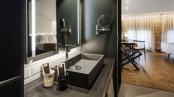 Executive Double or Twin Room | Minibar, in-room safe, desk, blackout drapes