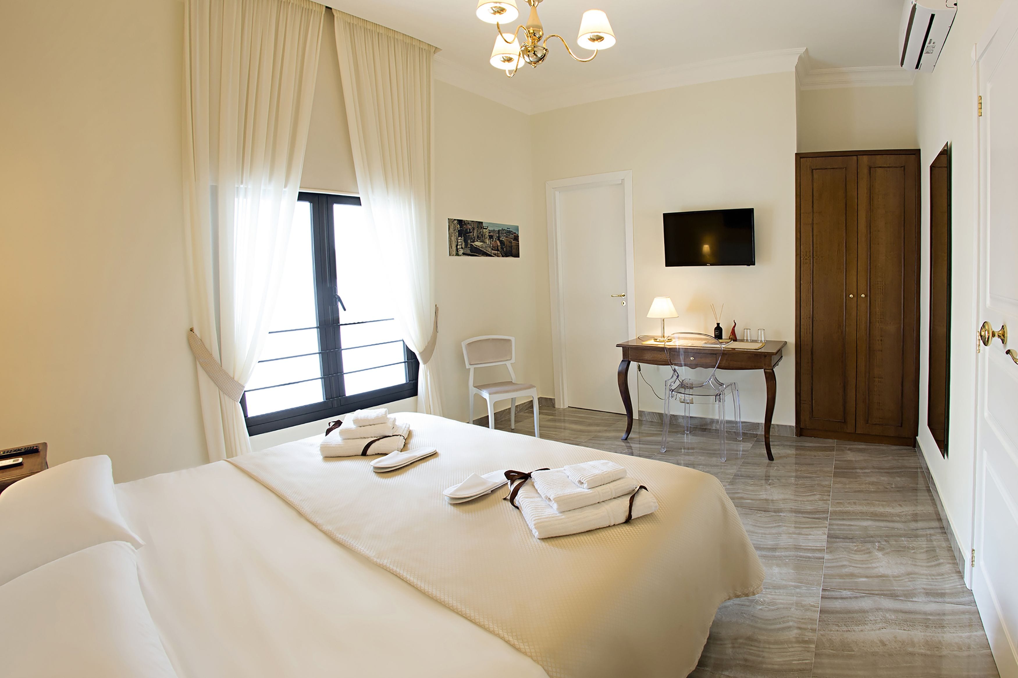 1 bedroom, premium bedding, minibar, in-room safe