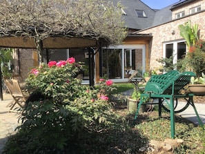 Courtyard - Wisteria (Herne)