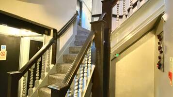 Kiến trúc tòa nhà