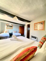 家庭房 (Deluxe) | 办公桌、笔记本电脑工作区、熨斗/熨板、免费 WiFi