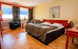 Twin Room Extra | Desk, soundproofing, bed sheets - Skoogs BnB (Pitea)