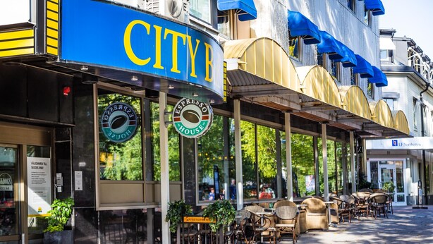 A CITYB coffee shop with outdoor seating and a visible espresso house sign. - Skoogs BnB (Pitea)