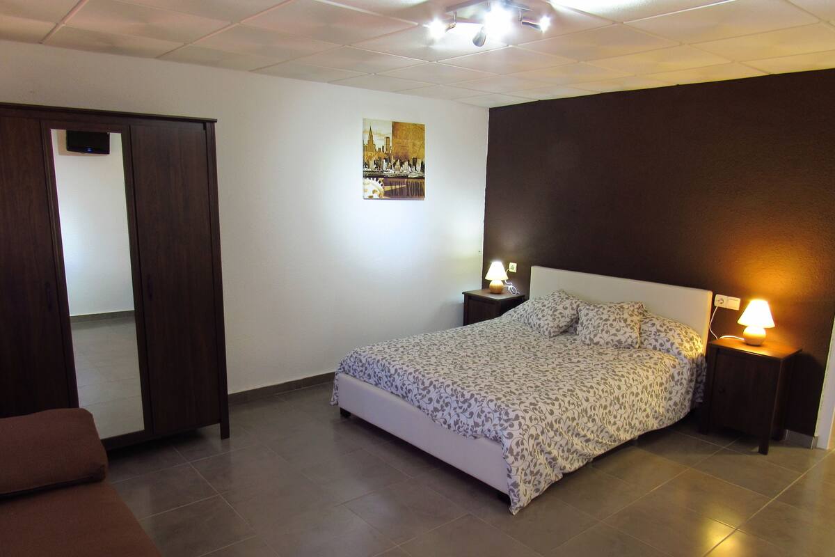 6 bedrooms, in-room safe, individually decorated, desk