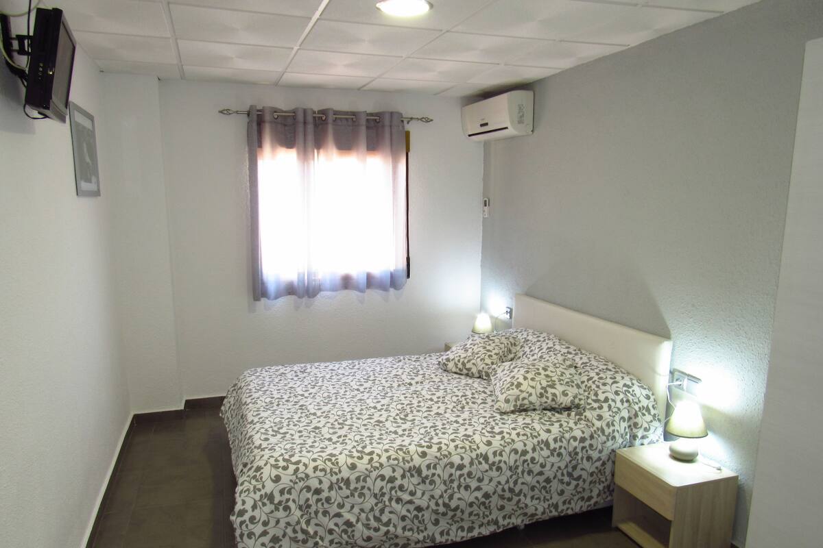 6 bedrooms, in-room safe, individually decorated, desk