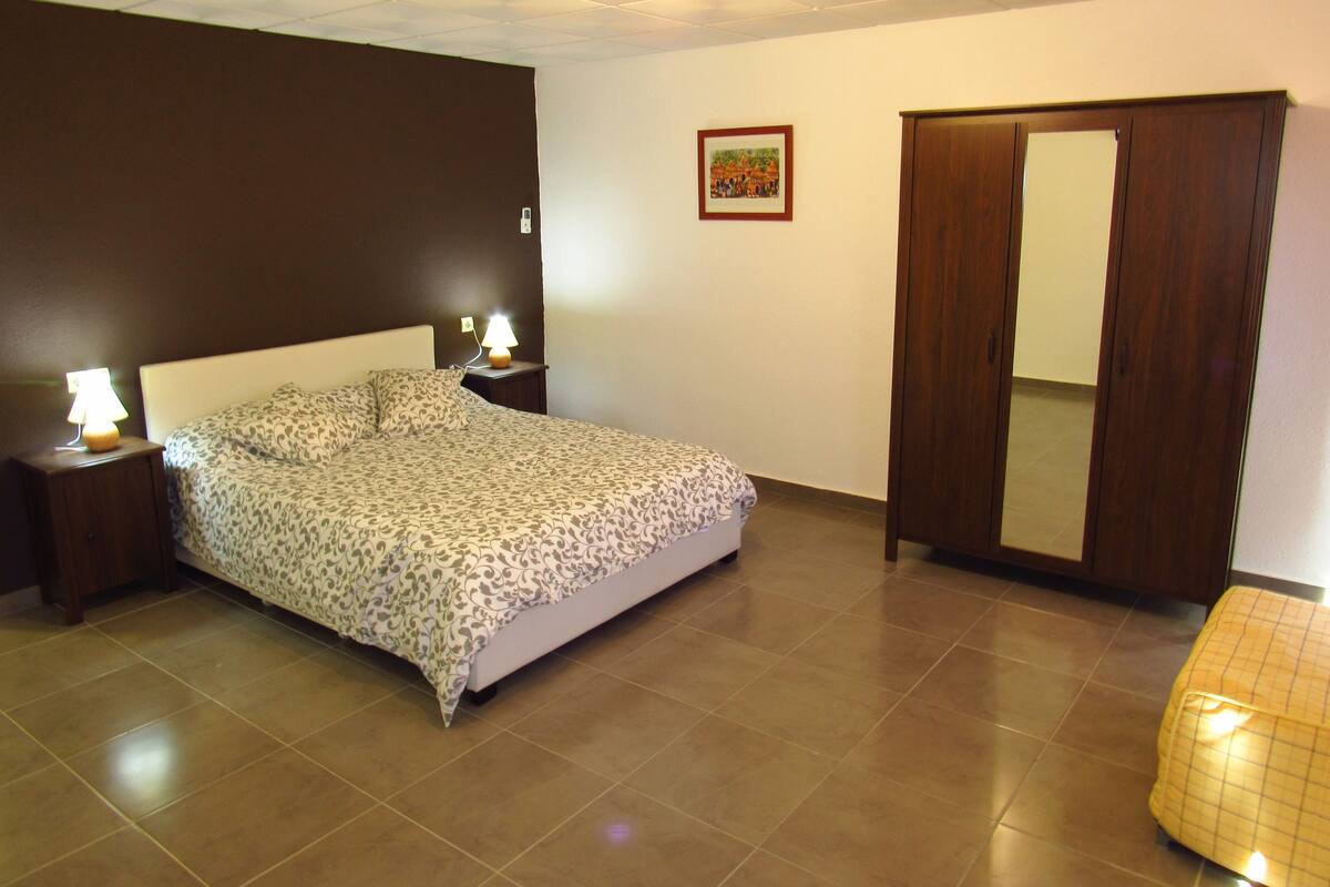 6 bedrooms, in-room safe, individually decorated, desk