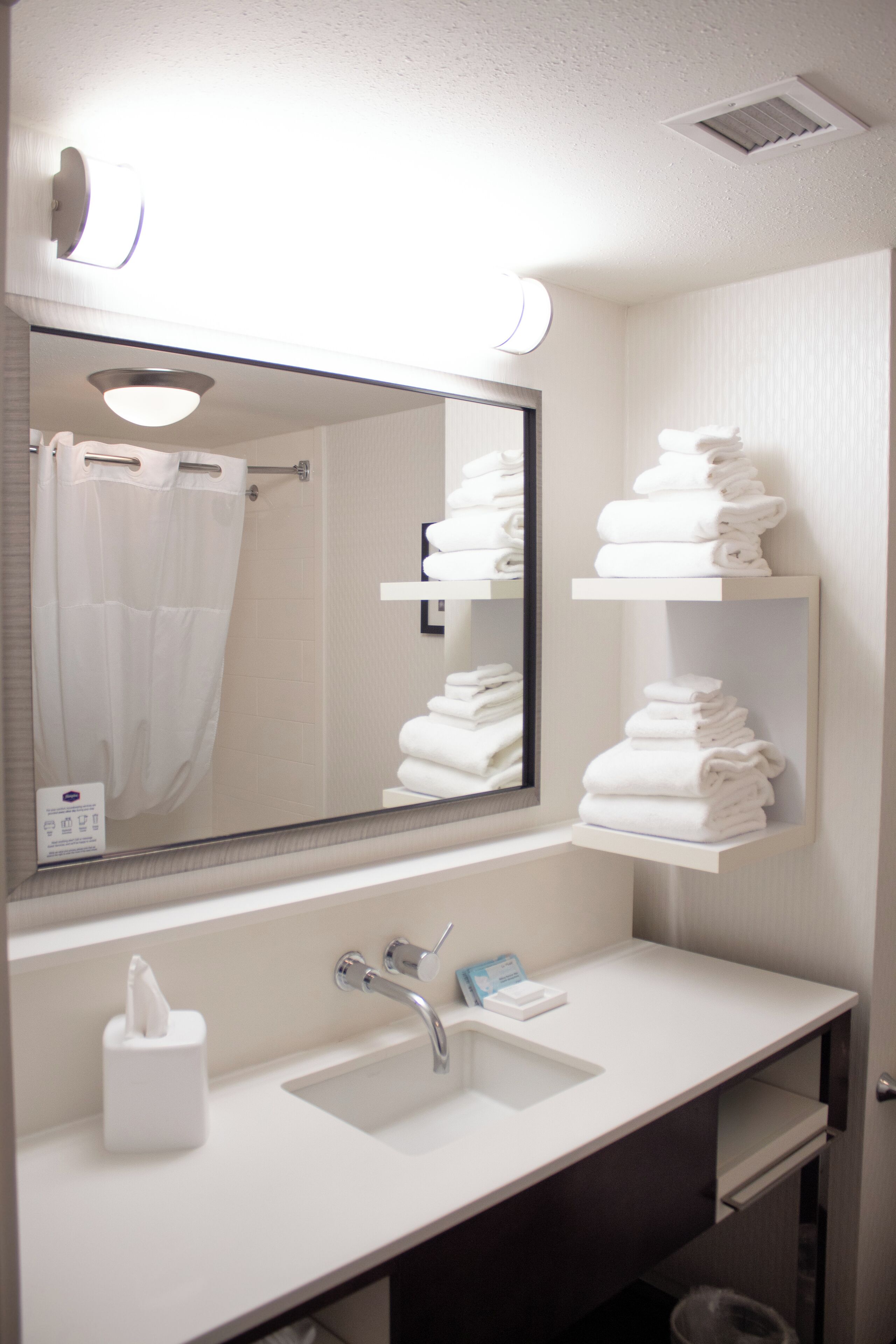 combined shower/bathtub, free toiletries, hair dryer, towels