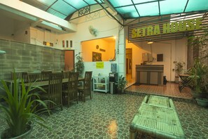 Reception - RedDoorz @ Seturan Raya (Depok)