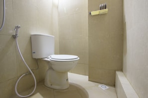 Shower, free toiletries