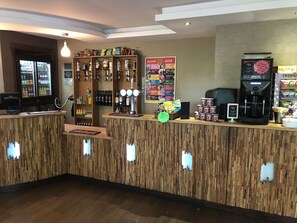 Bar (on property) - Gulliver's Hotel (Warrington)