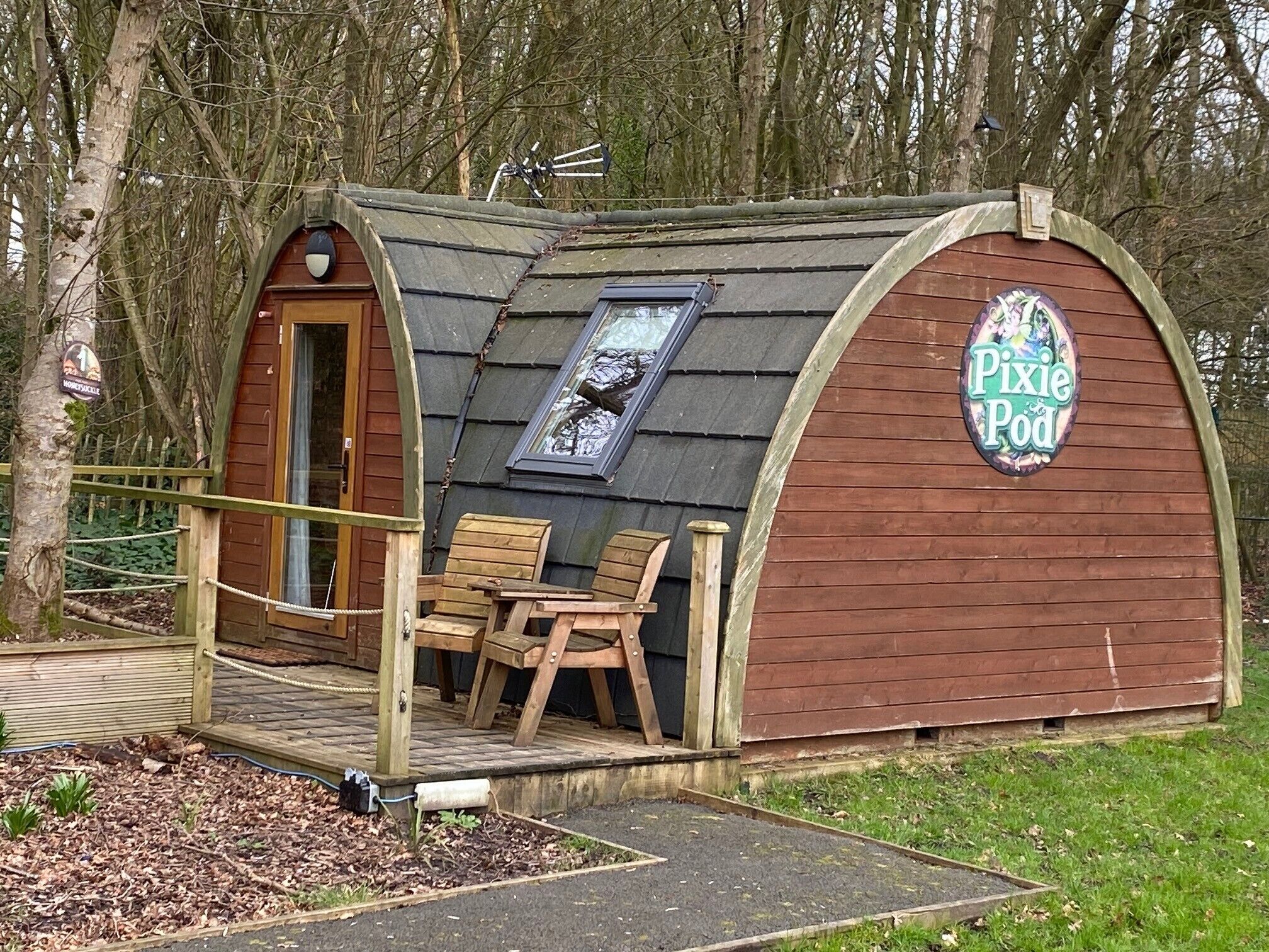 Kabin Comfort | Seprai premium, tirai kedap cahaya, dan setrika/meja setrika