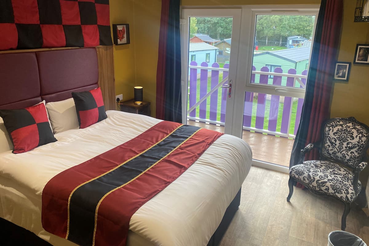 Basic-Doppelzimmer | Hochwertige Bettwaren, Verdunkelungsvorhänge, Bügeleisen/Bügelbrett