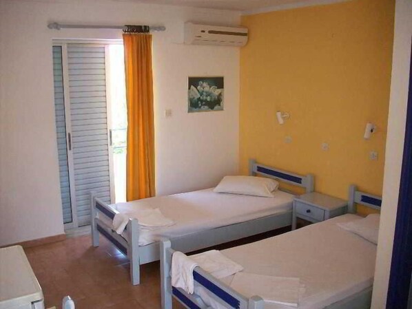 Cribs/infant beds - Rena Studios (Kos)