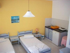Cribs/infant beds