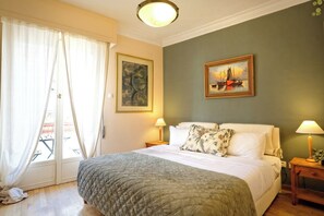 Family Suite | Laptop workspace, blackout curtains, iron/ironing board, free WiFi - Art Gallery Hotel (Athens)