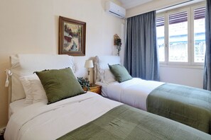 Family Suite | Blackout drapes, iron/ironing board, free WiFi, bed sheets - Art Gallery Hotel (Athens)