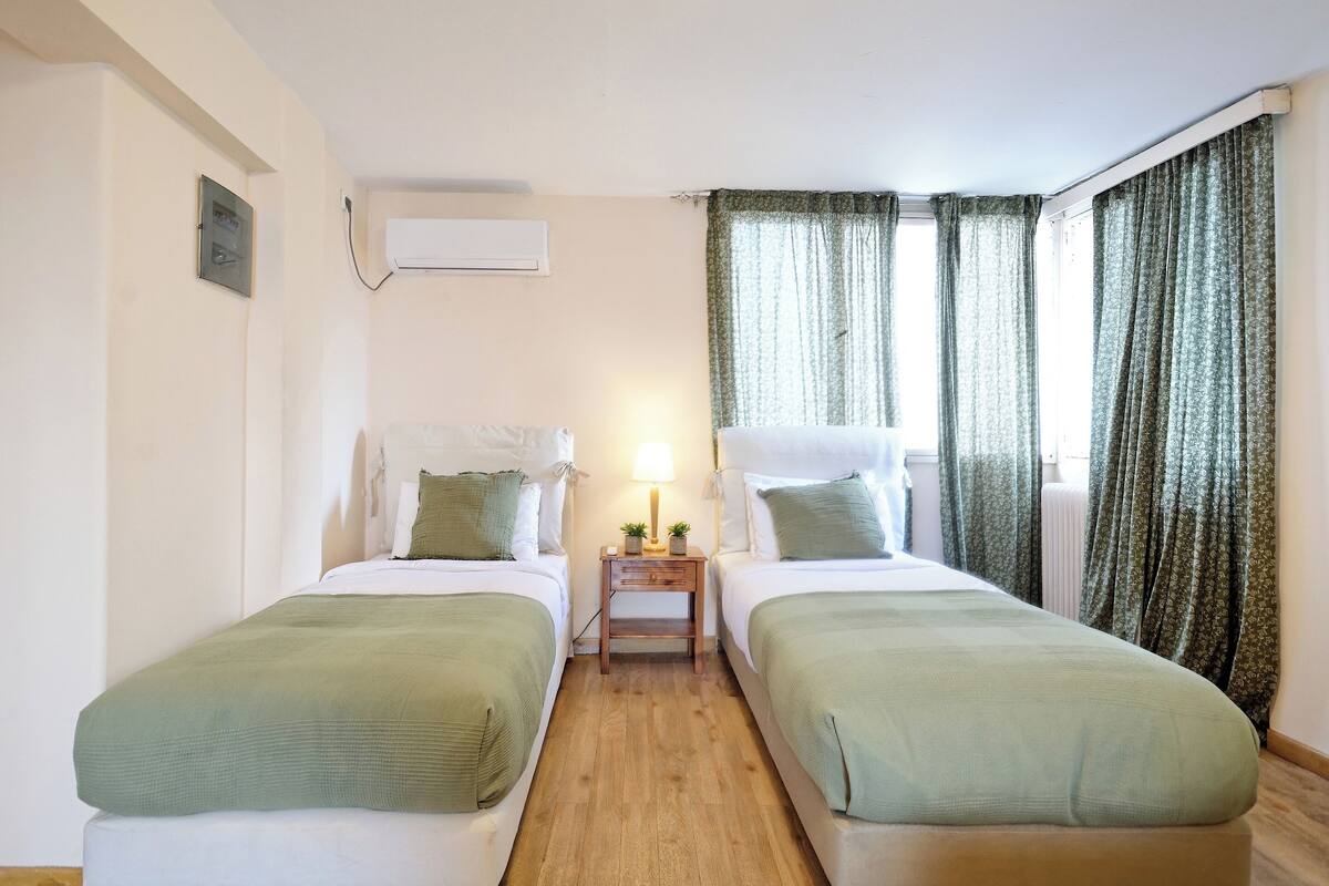  Quadruple room with Balcony | Blackout drapes, iron/ironing board (on request), cribs (free)
