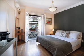 Laptop workspace, blackout curtains, iron/ironing board, free WiFi - Art Gallery Hotel (Athens)