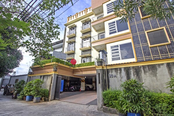 Exterior - RedDoorz near ITC Kuningan (Jakarta)