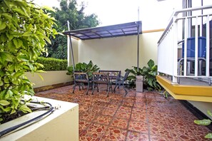 Terrace/patio - RedDoorz near ITC Kuningan (Jakarta)