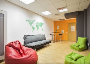 Lobby sitting area - HolidaysBCN Hostel (Barcelona)