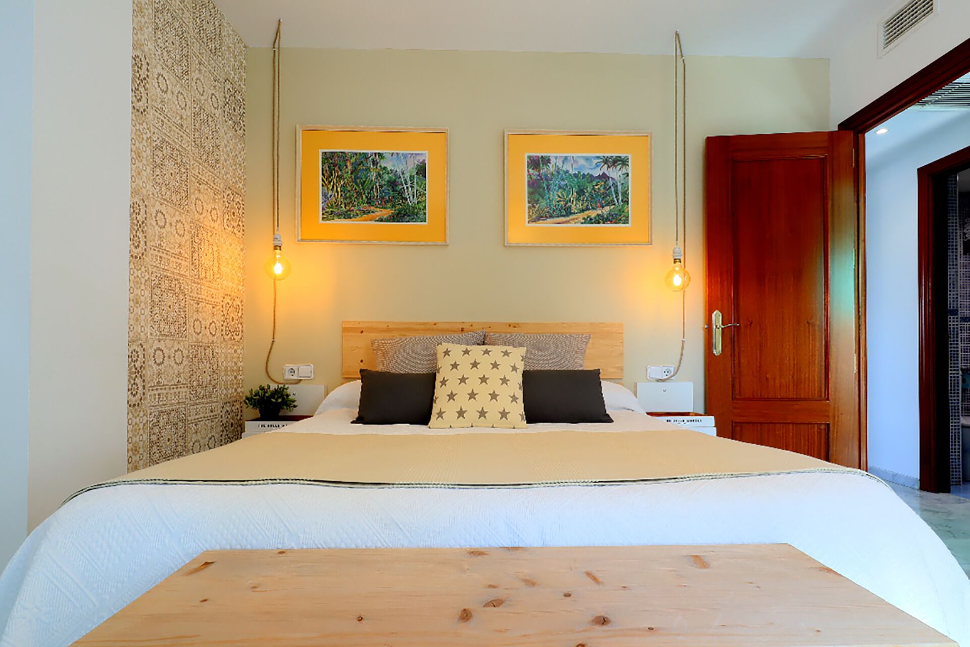 3 slaapkamers, een kluis op de kamer, een bureau