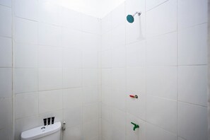 Kahden hengen huone | Kylpyhuone | Suihku, ilmaiset hygieniatuotteet