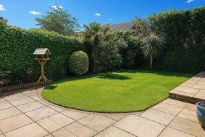 Property grounds - Family Holiday Home 3 Bed 2.5 Bath Free Wi-Fi 10 mins walk to Westward Ho! Beach (Westward Ho)