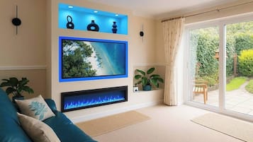TV connectée, cheminée, chaßne hi-fi