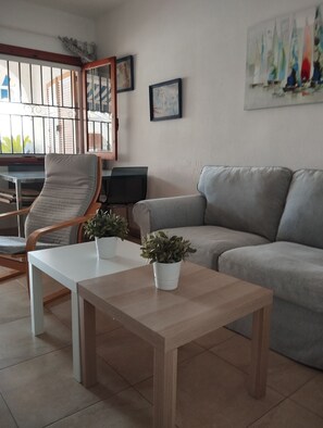 Una Smart TV, libros