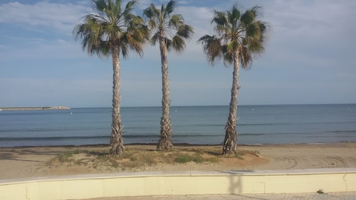 BEACH FIRST LINE - Beautiful apartment completely renovated 