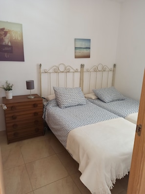2 chambres, fer et planche à repasser, Wi-Fi gratuit, draps fournis