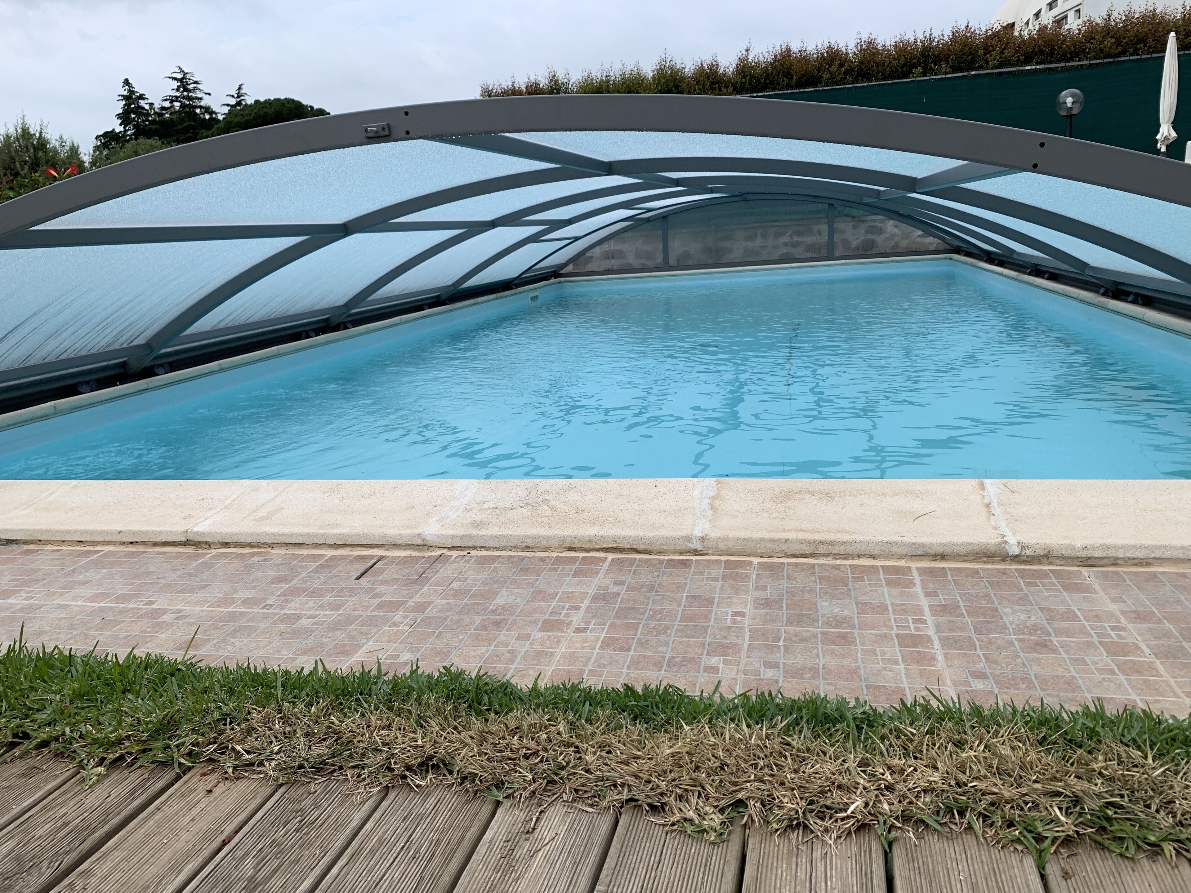 Piscine couverte, piscine extérieure