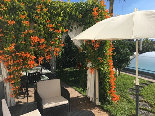 QUIET VILLA A STONE'S THROW FROM THE SEA