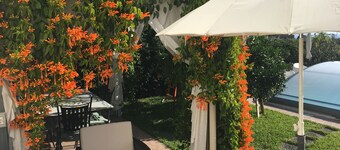 QUIET VILLA A STONE'S THROW FROM THE SEA