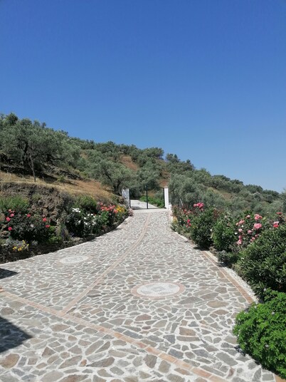 Rural house 15 minutes away from the beach. Private swimming pool and free WIFI