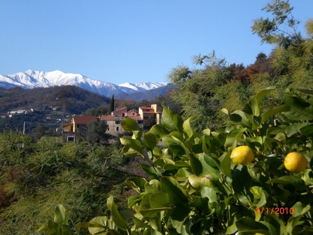 Quiet rural holiday home with a dream view in a coastal mountain village