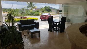 Sala de estar en el lobby