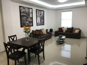 Deluxe Apartment, 2 Bedrooms | Living area | 46-inch flat-screen TV with cable channels, TV - MARINA PLATINO Departamento de Lujo 2 Habitaciones. 6 per. (Mazatlán)