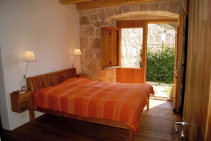 3 chambres, bureau, Wi-Fi gratuit, draps fournis