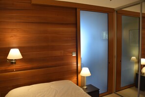 2 bedrooms, in-room safe, iron/ironing board, free WiFi