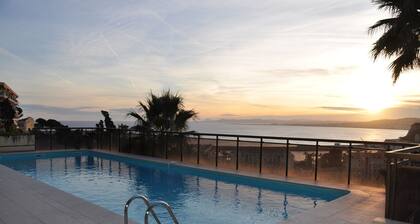 Nice Mont Boron - Port. 2 piÚces cosy avec vue mer, piscine et garage fermé