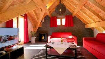 4 bedrooms, iron/ironing board, travel crib, free WiFi