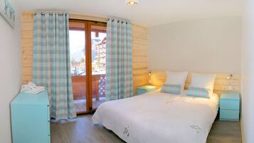 4 bedrooms, iron/ironing board, travel crib, free WiFi